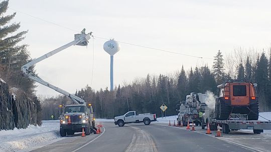 Cold weather breaks splice in power line