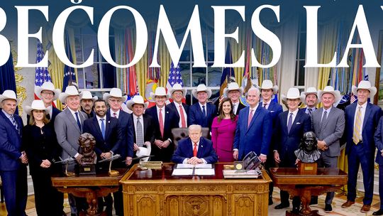 President Trump signs Stauber’s Congressional Gold Medal Act honoring “Miracle on Ice” team