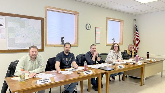 Road conditions, concerns at Fall Lake meeting
