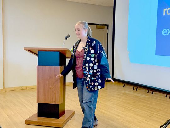 Ely High School’s Tracy Thibodeaux tells stories of Italy at Tuesday Group meeting