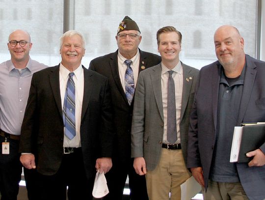 Hauschild presents legislation supporting Veterans on the Lake