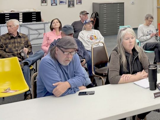 Lossing and Hoheisel talk business at Monday’s Babbitt Weekly News mayoral candidate forum
