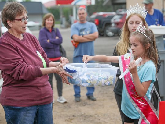 Picking a winner out of the bin was Little Miss Babbitt Queen Charlotte Pagel