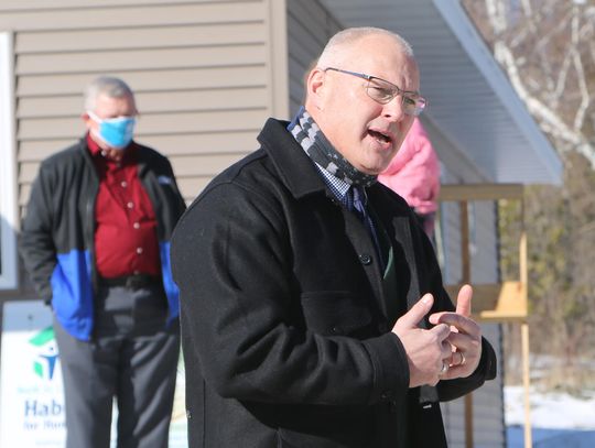 Stauber voices concern over Canadian fires