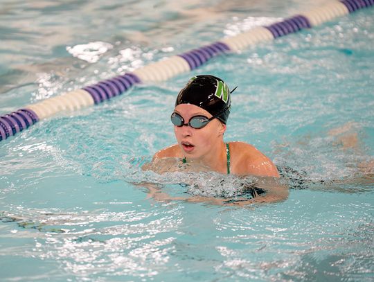 Swimmers fall in home dual with Proctor