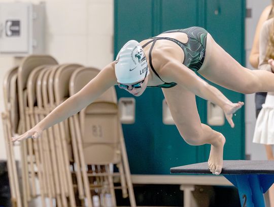 Swimmers hang tough with bigger foe