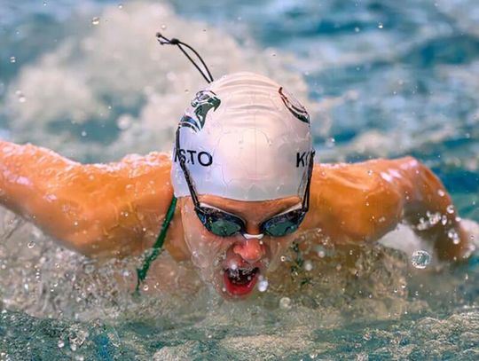 Swimmers show improvement