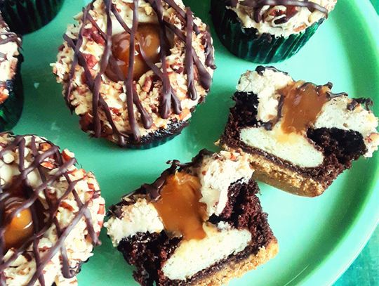 TURTLE CHEESECAKE CUPCAKES Ingredients: