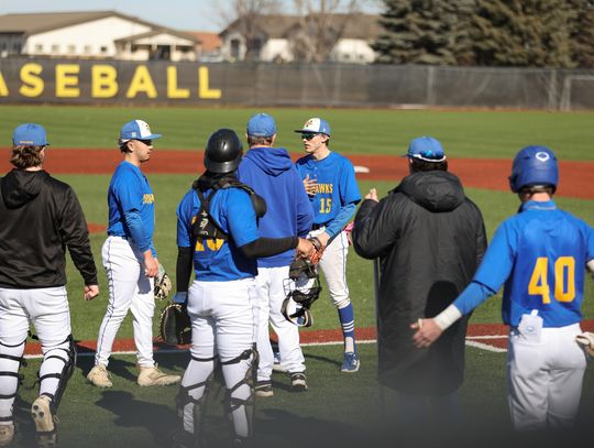 Walkoff homer lifts Ironhawks to baseball sweep Walkoff homer lifts Ironhawks to baseball sweep