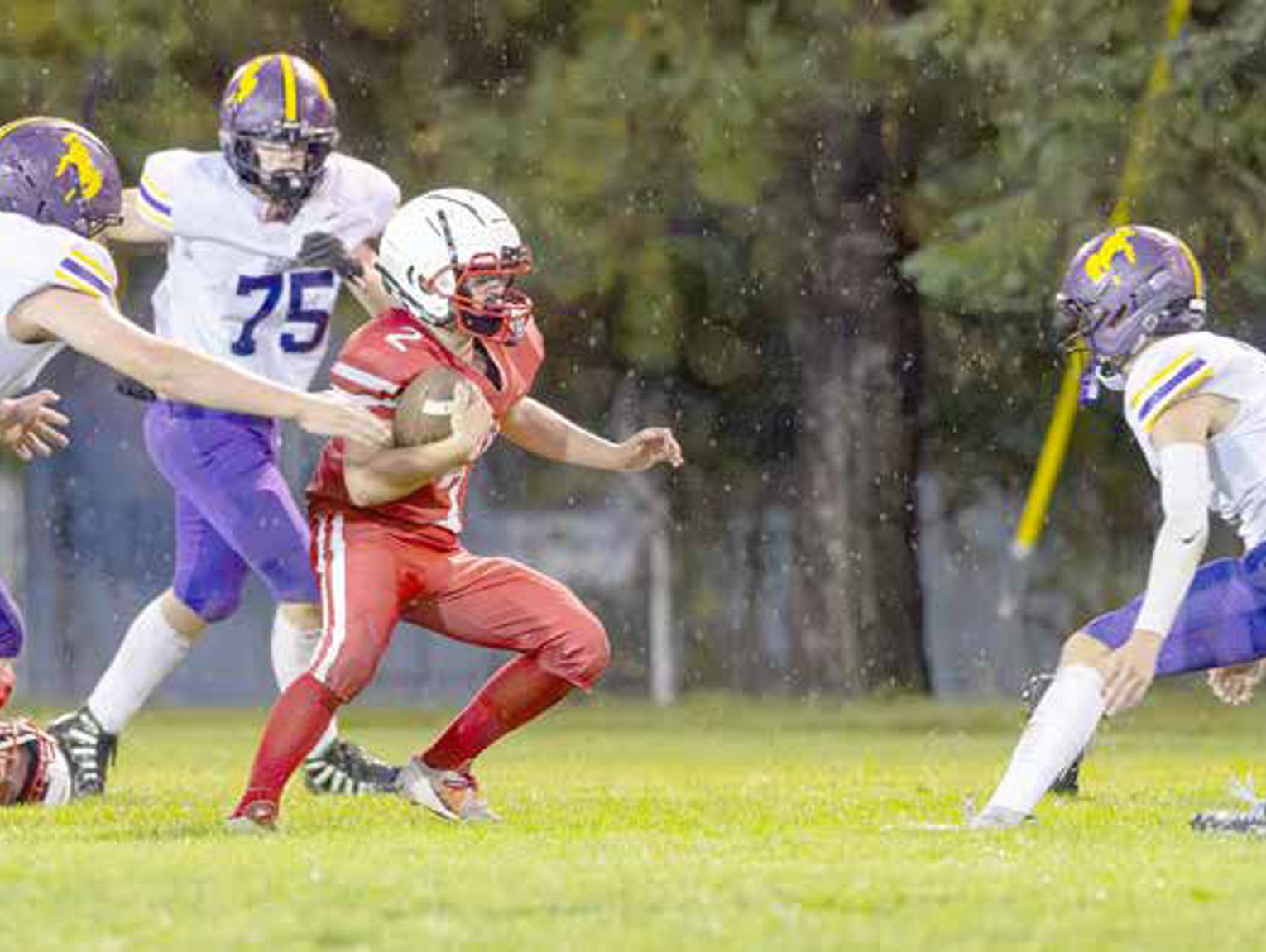 I-Falls steals pass, momentum and a win from gritty Wolves