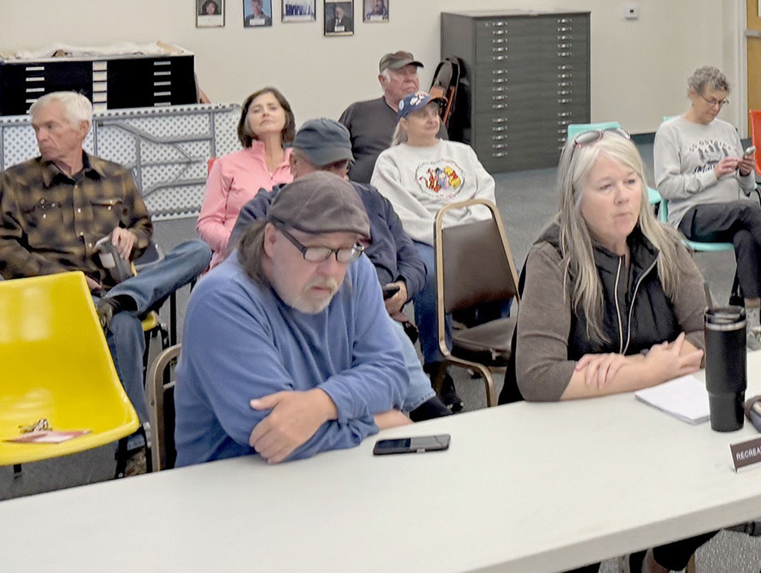 https://static2.elyecho.com/data/articles/xga-4x3-lossing-and-hoheisel-talk-business-at-monday-s-babbitt-weekly-news-mayoral-candidate-forum-1790897537.jpg